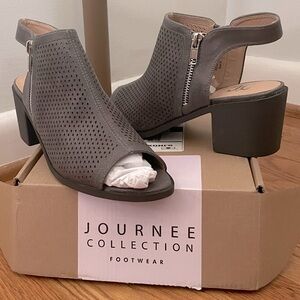 Journee Collection Open Toe Heel